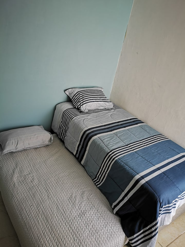 מיטה משנית עם מיטת קנגורו ( 2 רווקים) 