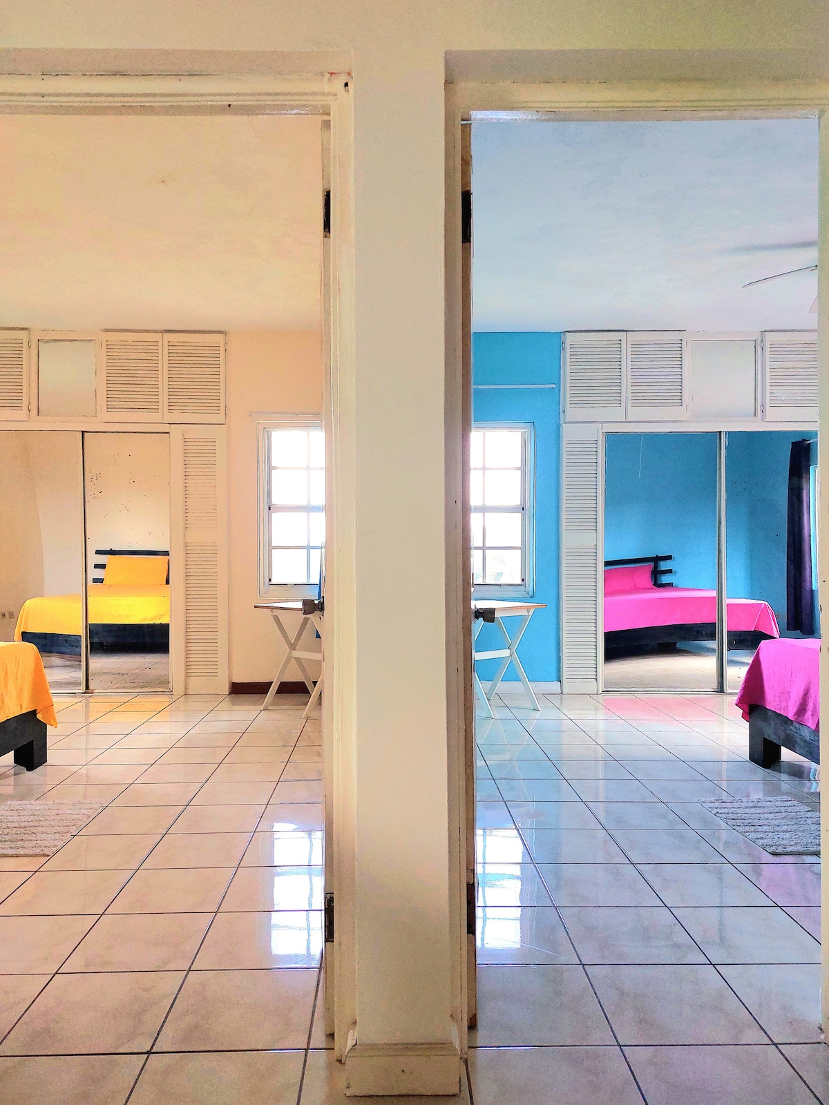 De twee slaapkamers zijn ruim en bieden veel ruimte en opbergruimte voor uw kleding.