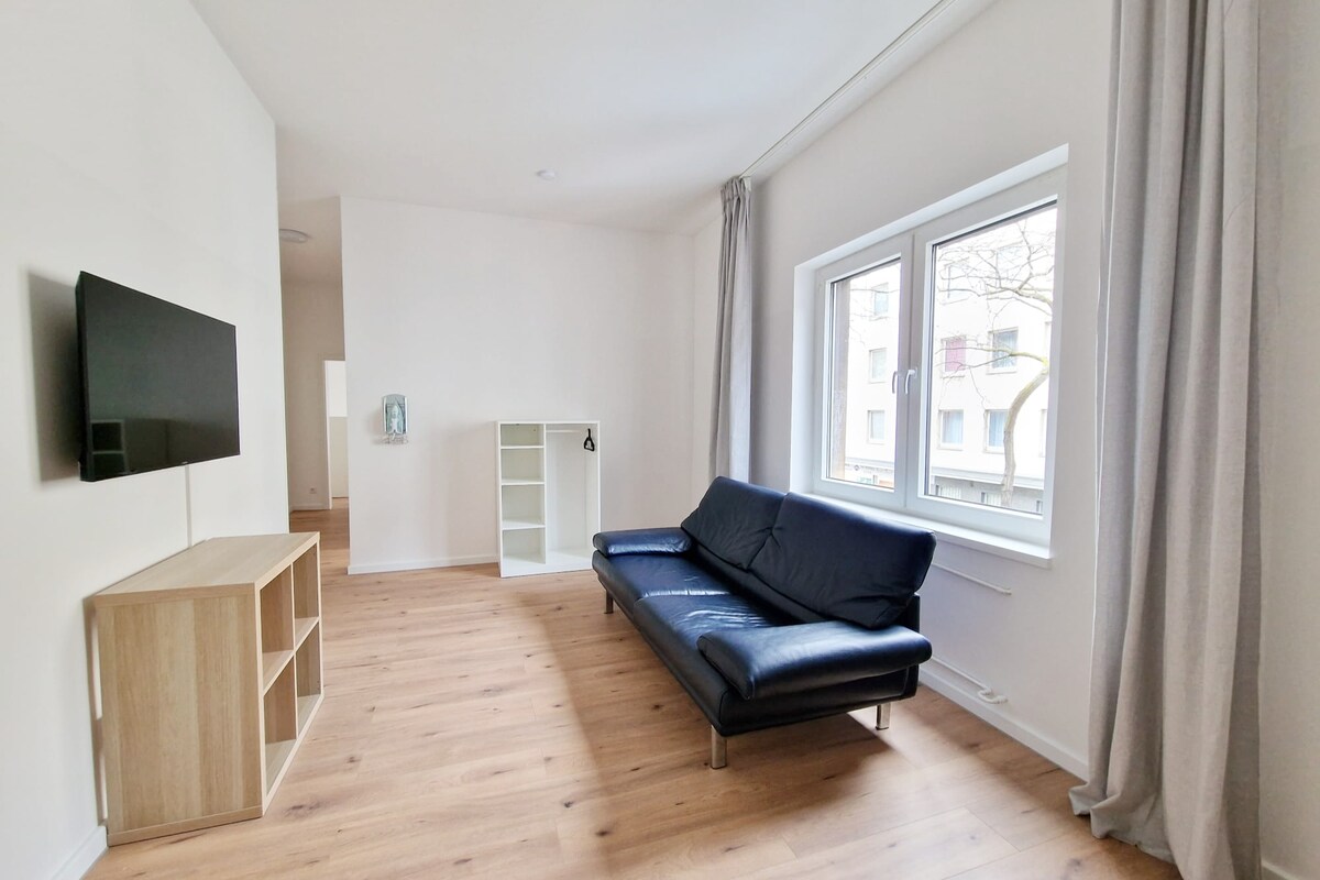 Top performing Airbnb: Tolstov Apartments - 4 Room - 25 min Messe DUS in Hochfeld