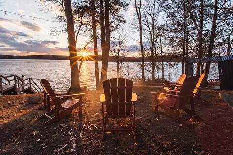 Wally's Hideout- Poconos Lakefront Oasis