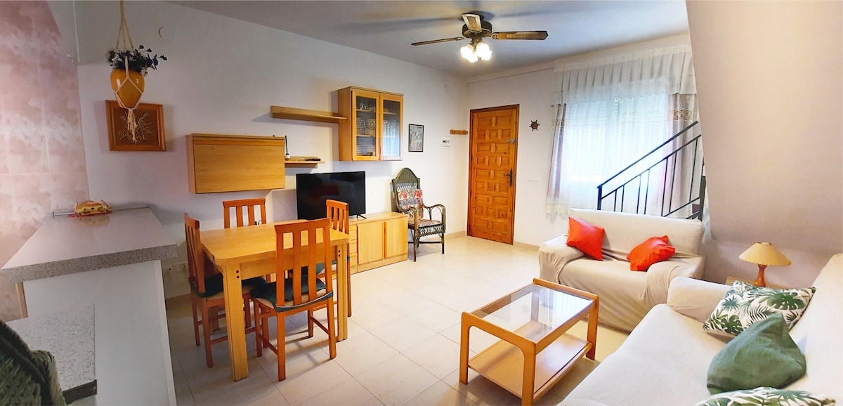 Airbnb performant: Townhouse 100 m from Morro de Gos Promenade à Orpesa / Oropesa Del Mar