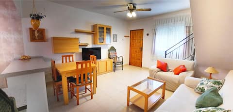 Airbnb con mejor rendimiento: Townhouse 100 m from Morro de Gos Promenade en Orpesa / Oropesa Del Mar