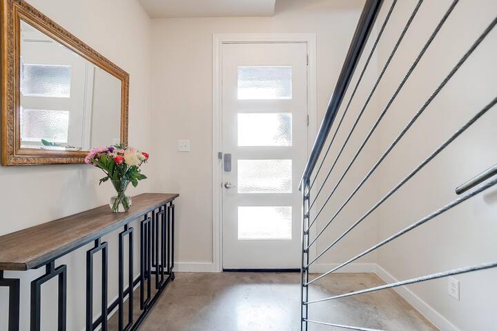 Monthly Specials! Furnished Rental in Southside FW gallery image 4