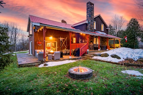 Sundance of Blantyre Ski Lodge w/ Hot Tub & Sauna