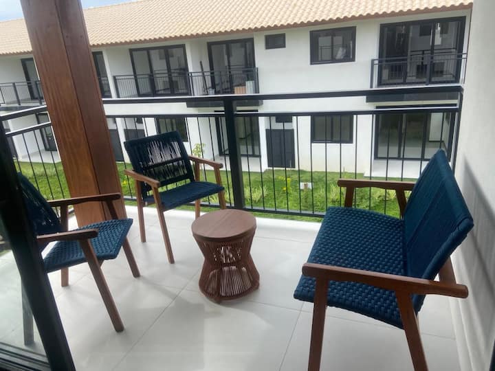 Apartamento en la esquina del balcón con vistas anchas.