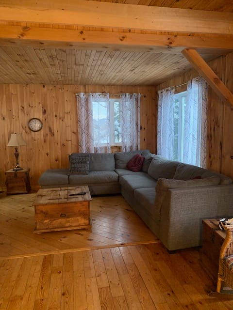 Successful Airbnb property: The Siberian cottage and loft in Saint David De Falardeau