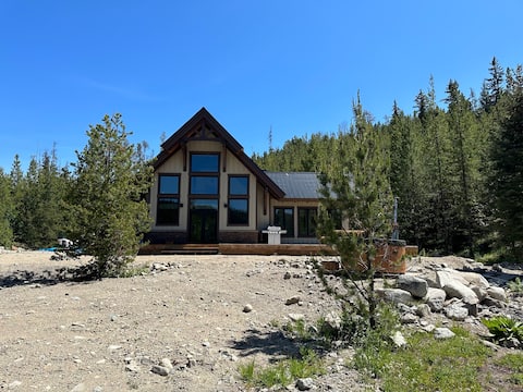 Secluded lake front cabin