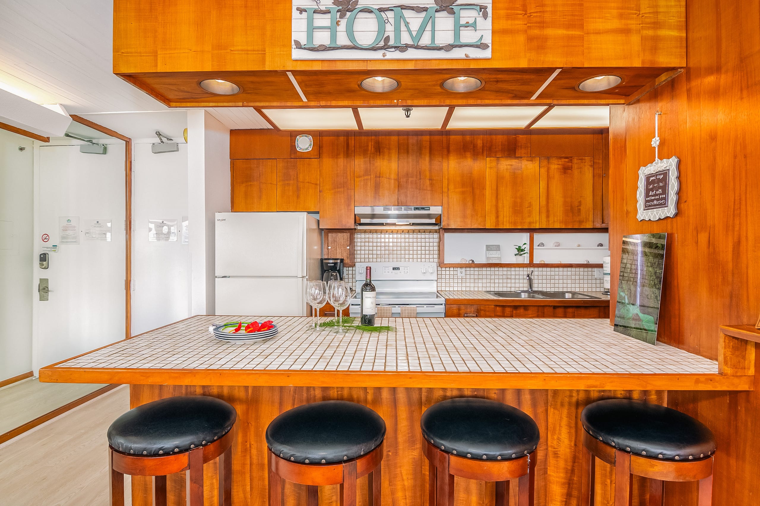 Condo in Honolulu · ★4.79 · 1 bedroom · 2 beds · 1 private bath - Image 28