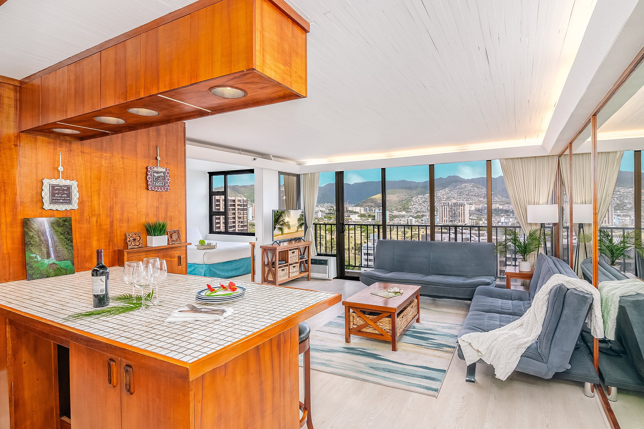 Condo in Honolulu · ★4.79 · 1 bedroom · 2 beds · 1 private bath - Image 3
