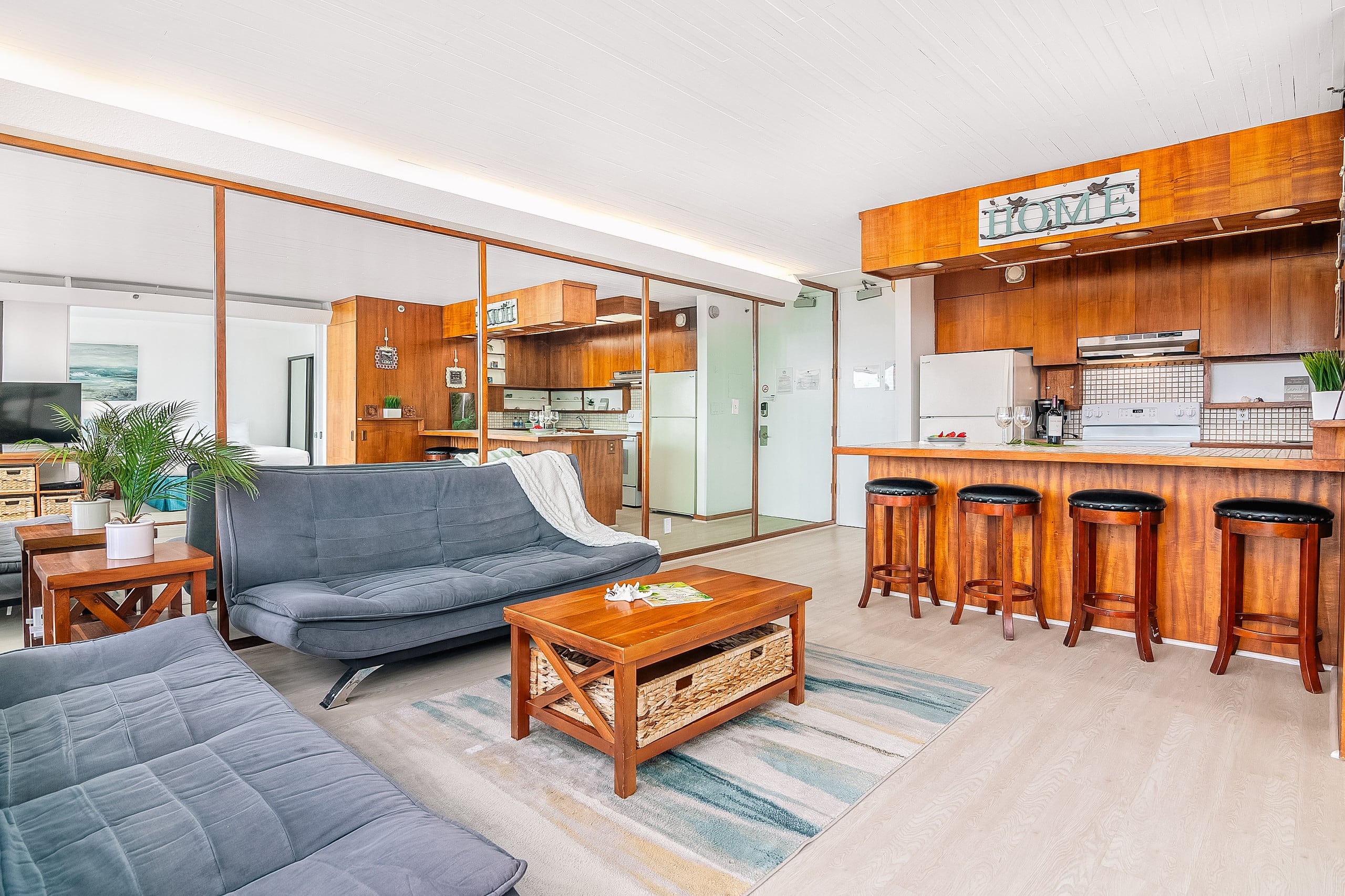 Condo in Honolulu · ★4.79 · 1 bedroom · 2 beds · 1 private bath - Image 5