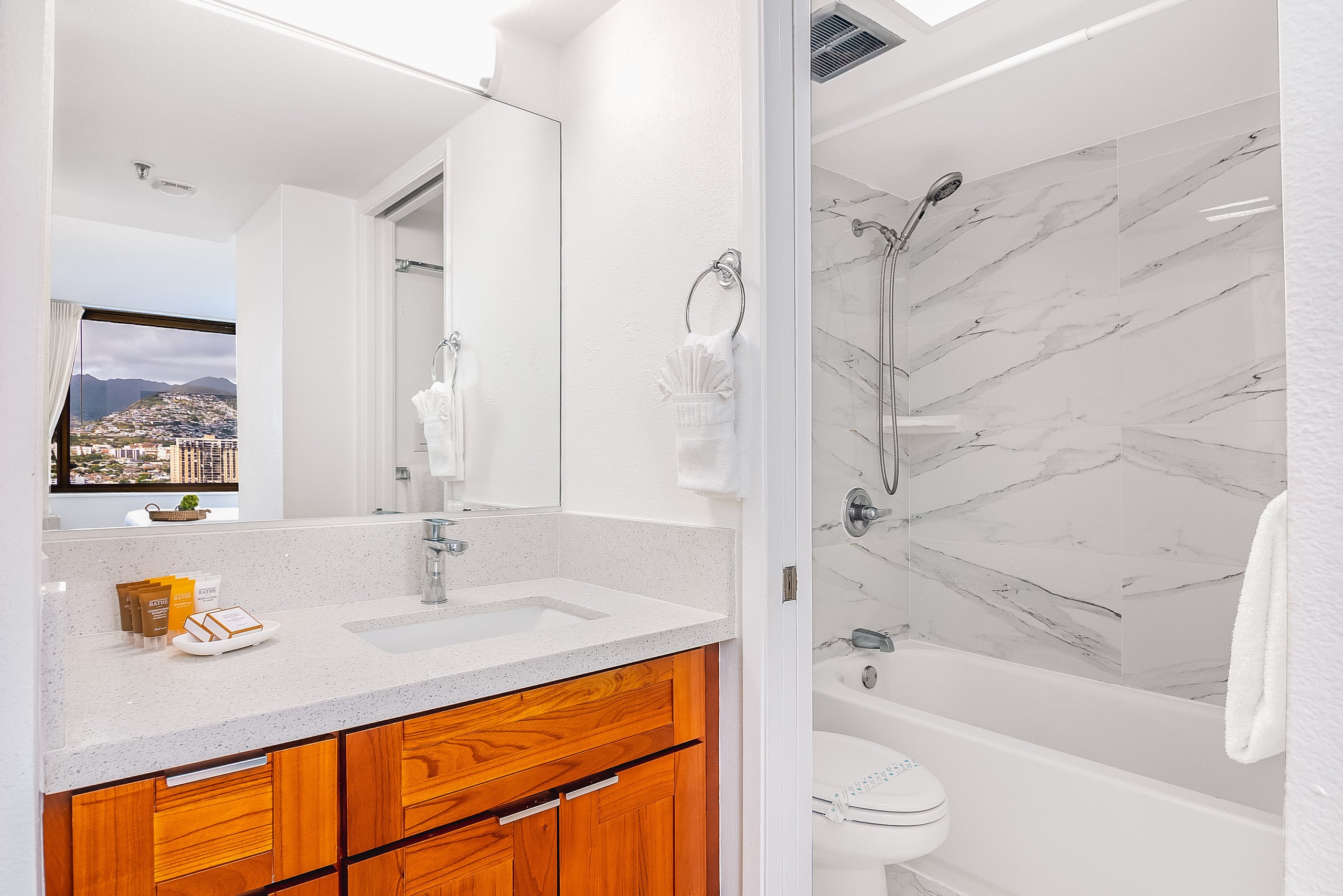 Condo in Honolulu · ★4.79 · 1 bedroom · 2 beds · 1 private bath - Image 45