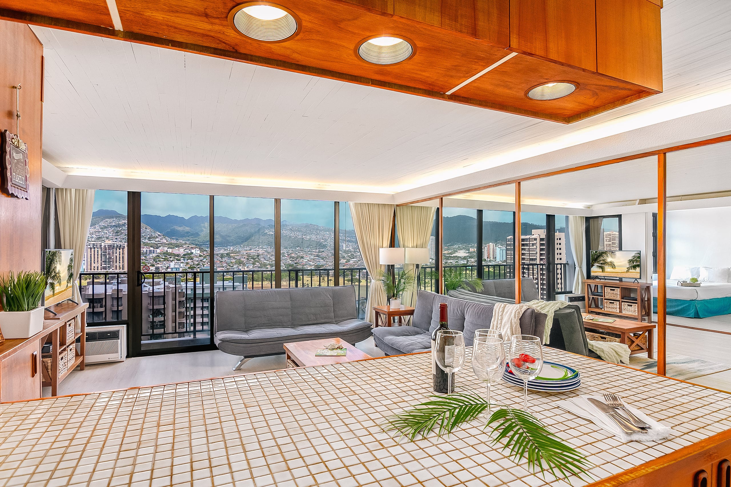 Condo in Honolulu · ★4.79 · 1 bedroom · 2 beds · 1 private bath - Image 4