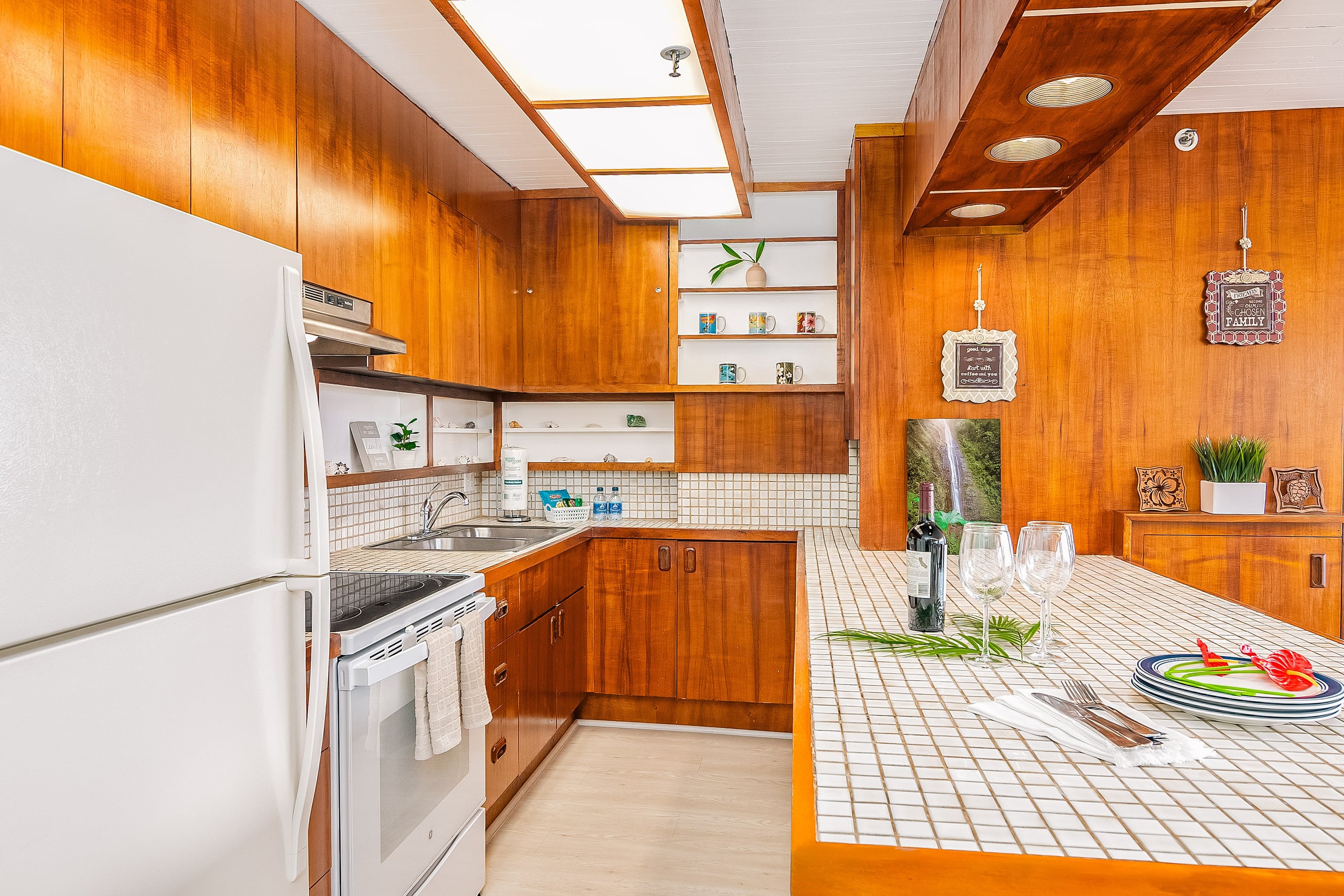 Condo in Honolulu · ★4.79 · 1 bedroom · 2 beds · 1 private bath - Image 17