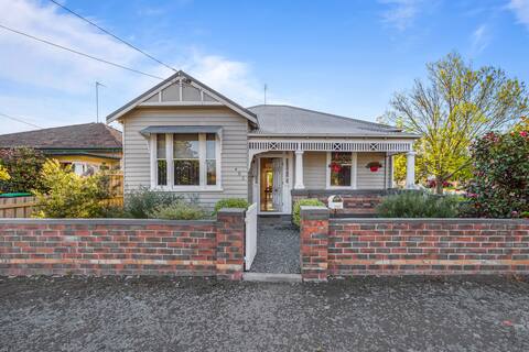Lyons Corner 
Central Ballarat
