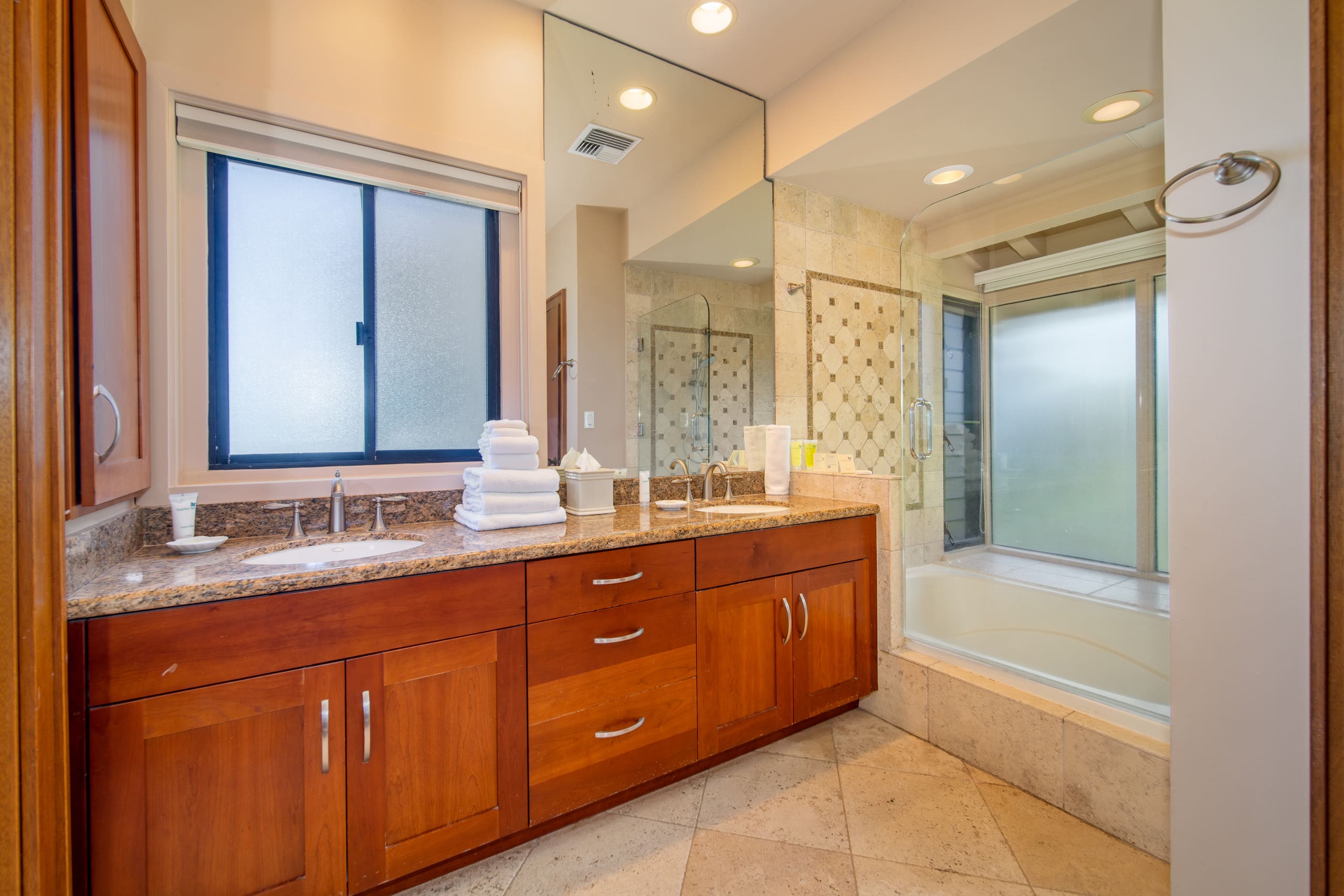 Condo in Lahaina · ★4.2 · 1 bedroom · 2 beds · 1 bath - Image 10