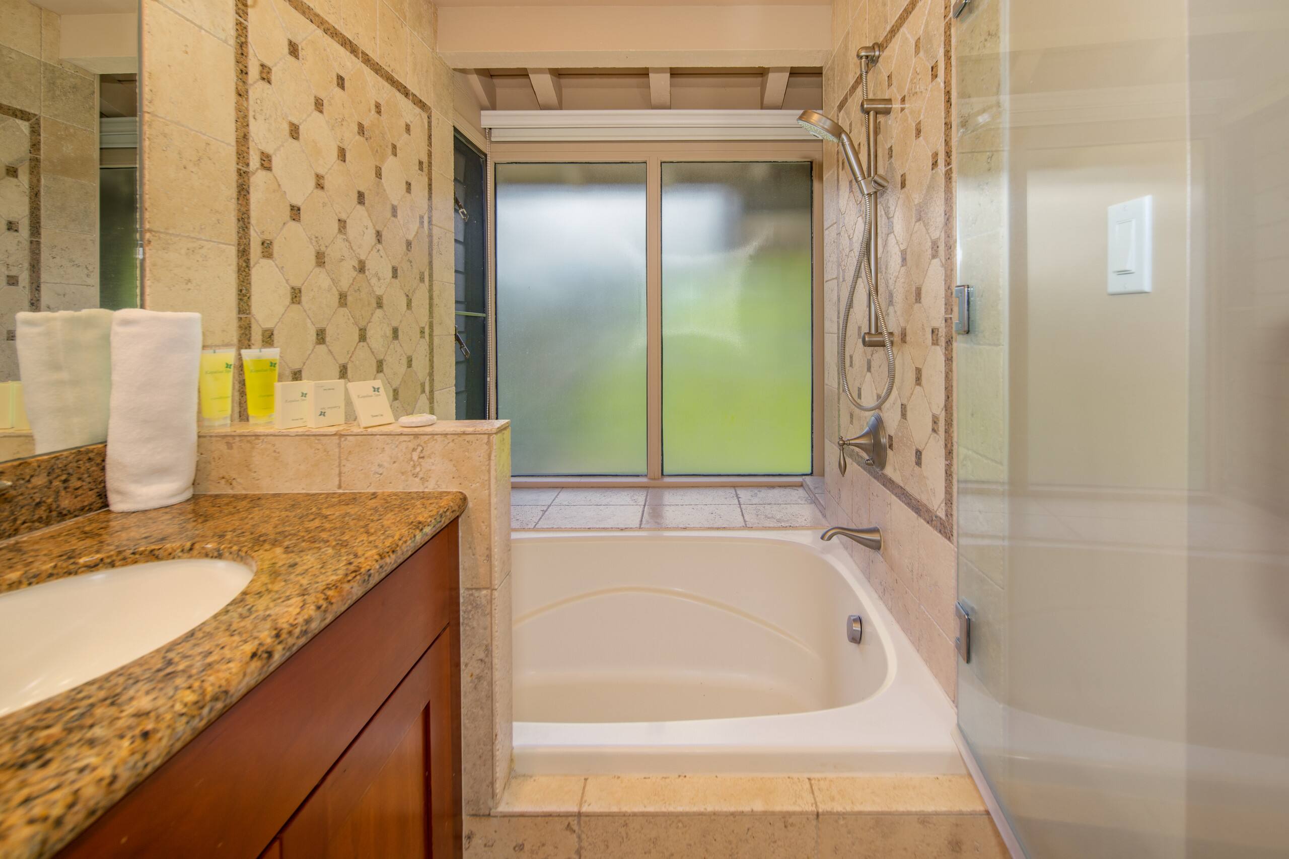 Condo in Lahaina · ★4.2 · 1 bedroom · 2 beds · 1 bath - Image 9