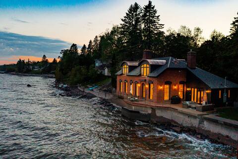 The Pumphouse on Lake Superior I 200’ Lakefront
