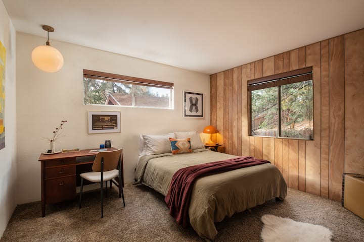 Queen memory foam mattress and 42" smart tv