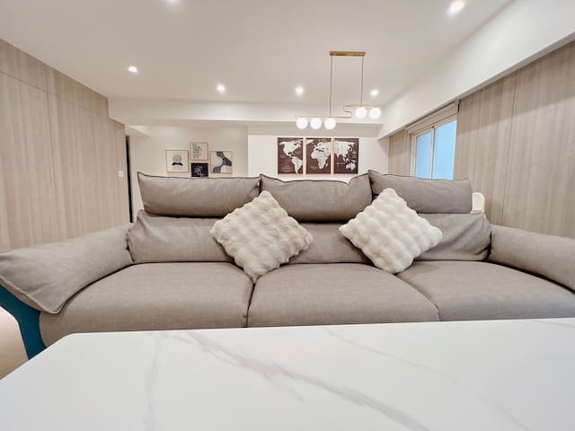 【忠孝敦化繁華地段】市中心步行距離優質豪華公寓8~10人房-獨有大4房2衛/捷運忠孝敦化站