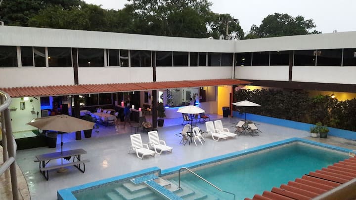 Quadruple room in pool hotel near Veracruz beach — 1 bedroom vacation rental in Veracruz