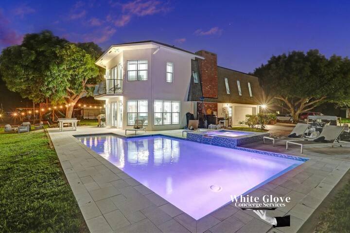 7BR New Pool w/Jacuzzi Gameroom Close to Beach gallery image 2