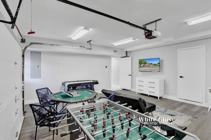 7BR New Pool w/Jacuzzi Gameroom Close to Beach gallery image 5