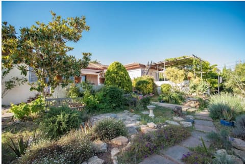 Seaside holidays and calçotades with barbecue