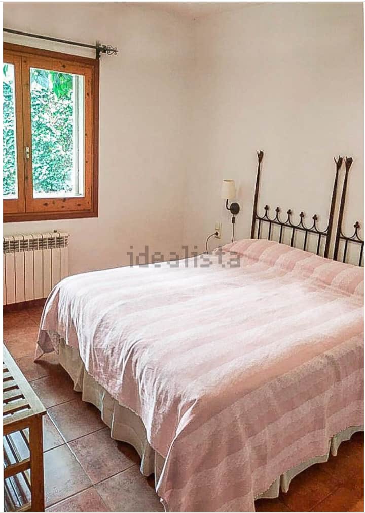 Camera con un letto matrimoniale