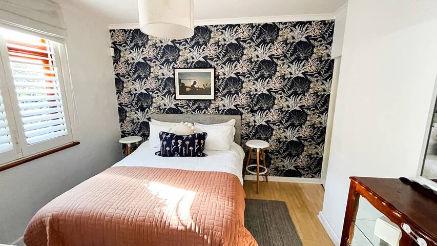 Peaceful, sunny home near city gallery image 3