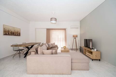 Popular Airbnb listing: {Bonni}- Piraeus cozy 2bdr apartment in Ευαγγελίστρια