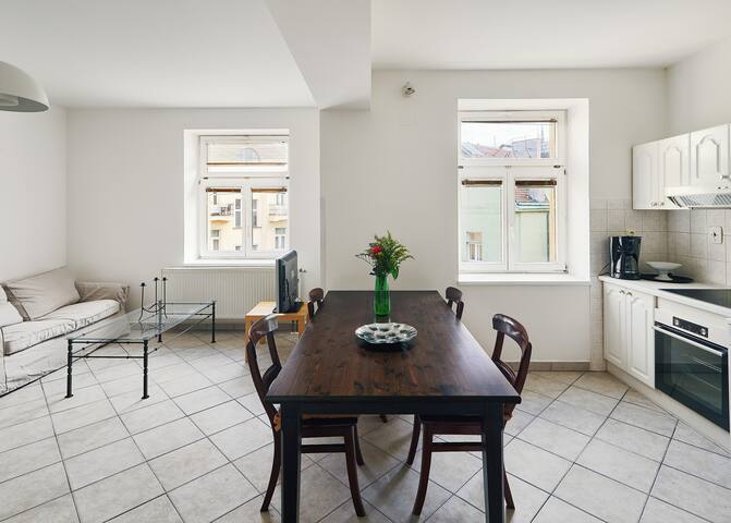 Beautiful OLD TOWN penthouse gallery image 5