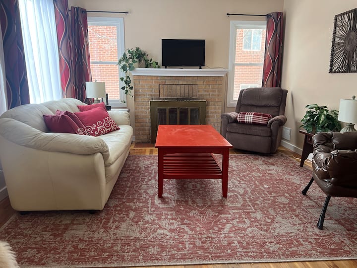 A Wanderer’s Wonder Houses for Rent in Cheyenne, Wyoming, United