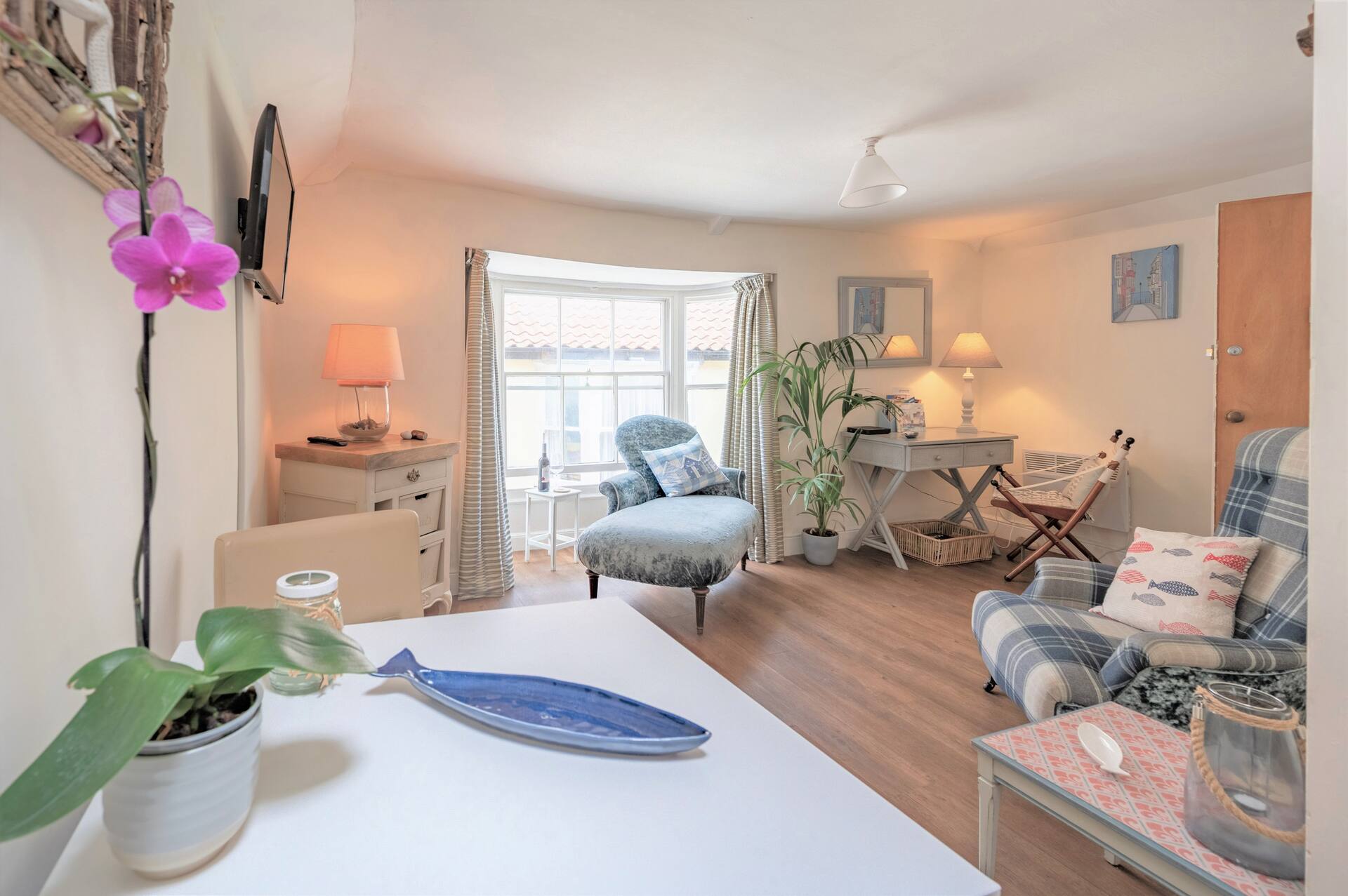 Idyllic sea-side retreat!