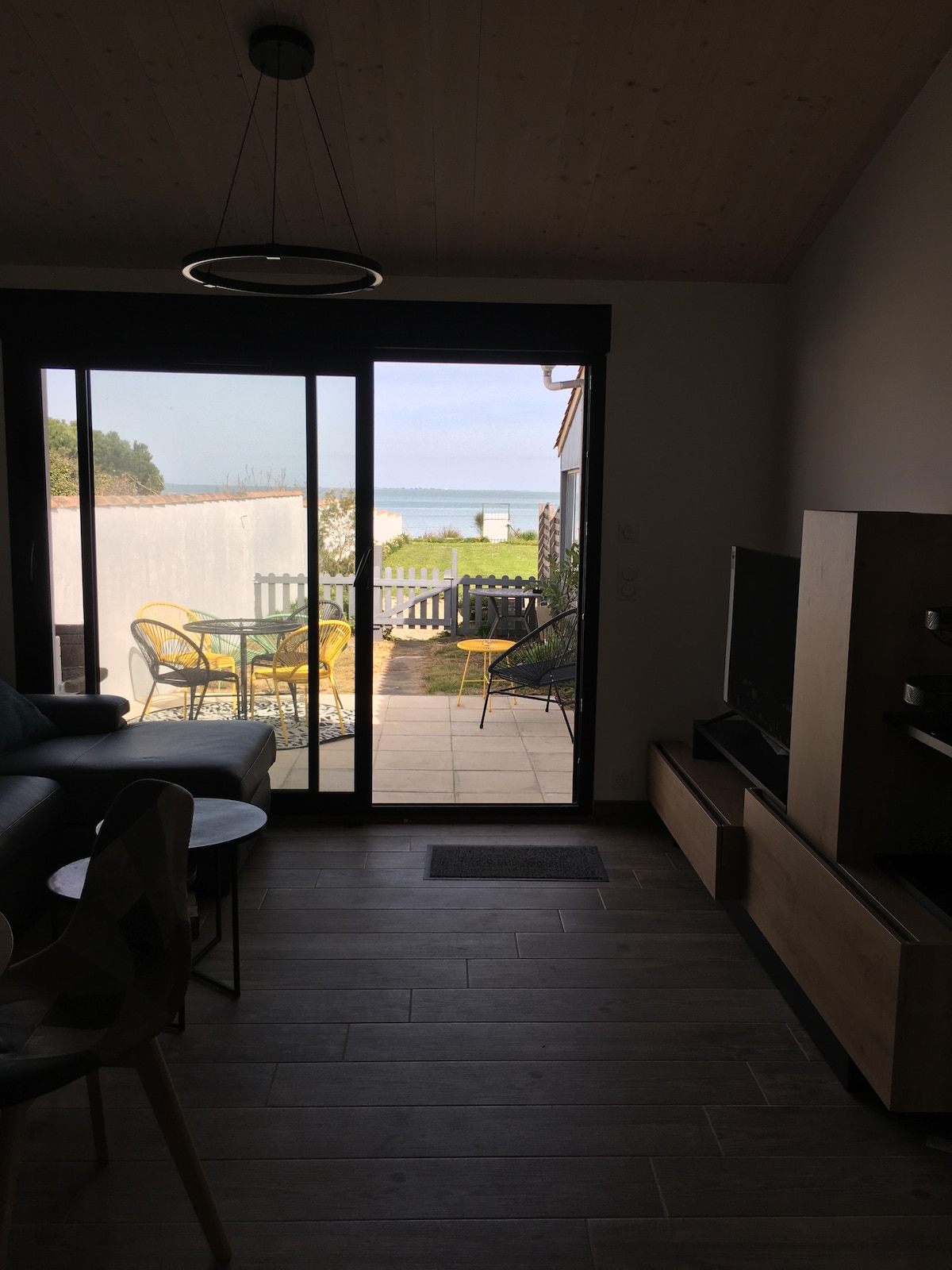 Annuncio Airbnb popolare: Accommodation for 2 people max, sea view a La Flotte