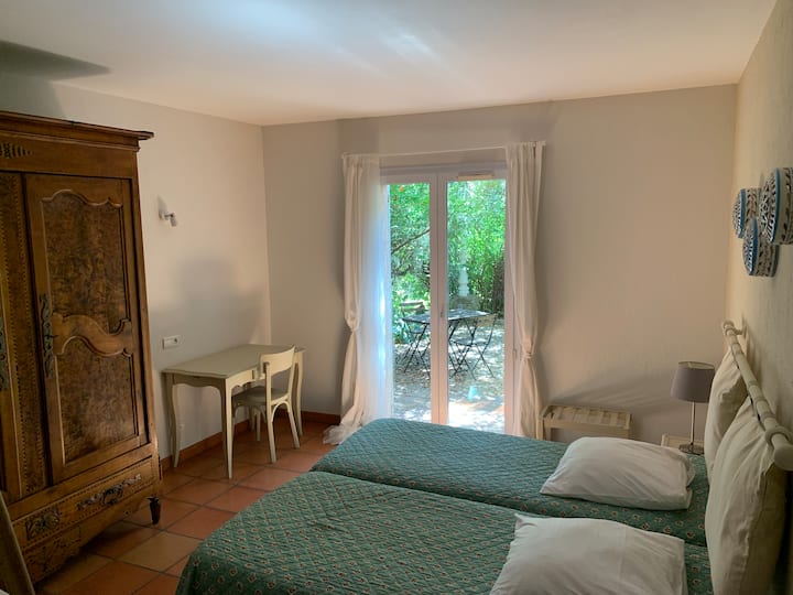Добре дошли в Cade Room