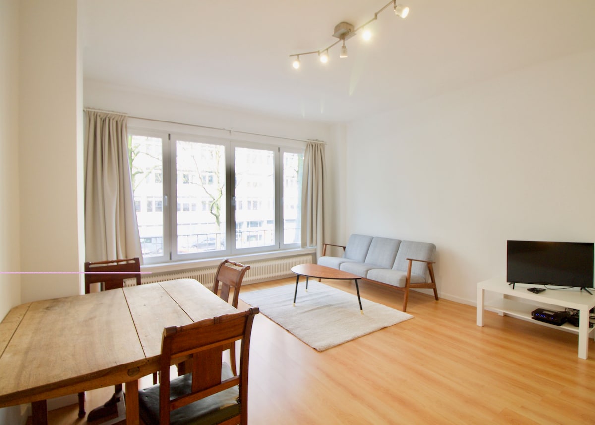 Top Airbnb: Very nice & large studio-Plasky in Schaerbeek Schaarbeek