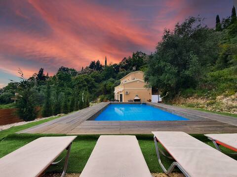Golden Sun Villa
