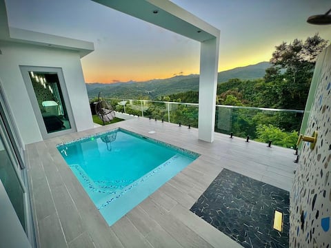 Romantic Getaway with Private Pool in Caguas PR
