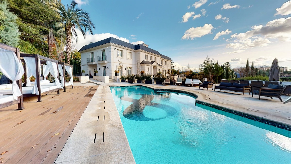 Villa with pool in Madrid