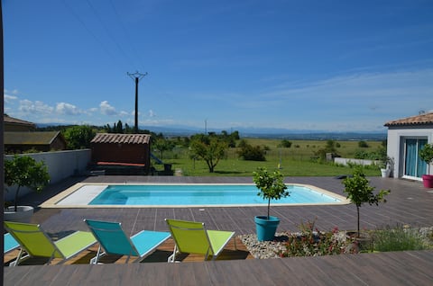 Carcassonne, villa avec piscine, vue Pyrénées