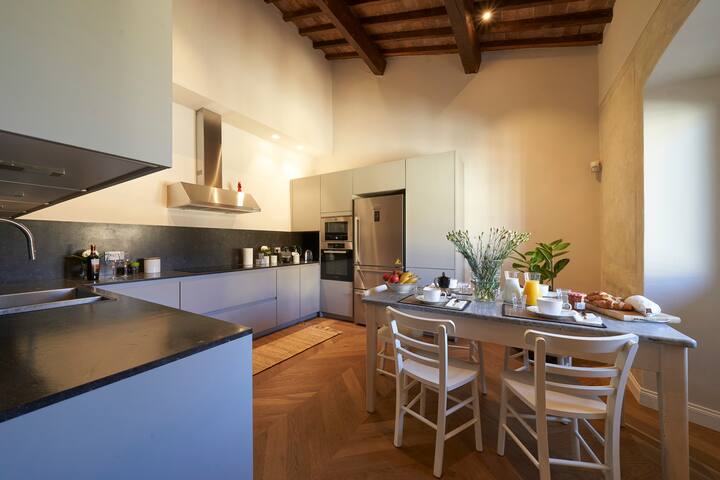 New, Bright and Luxury Apartment in Oltrarno gallery image 5