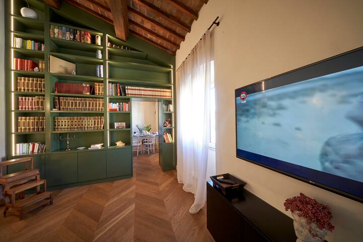 New, Bright and Luxury Apartment in Oltrarno gallery image 2