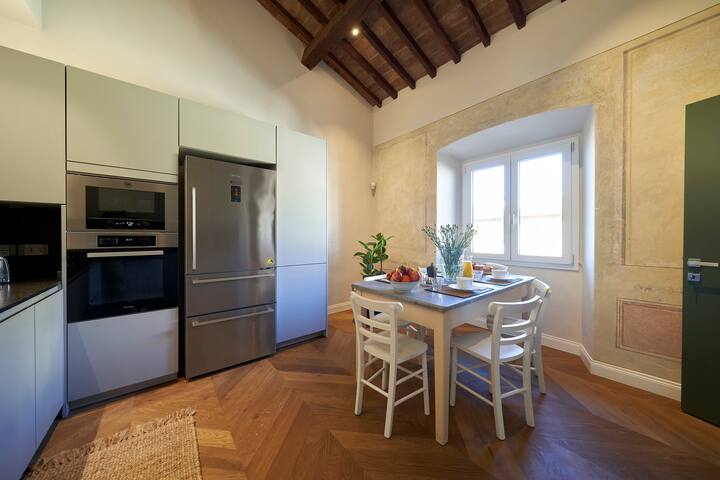 New, Bright and Luxury Apartment in Oltrarno gallery image 3