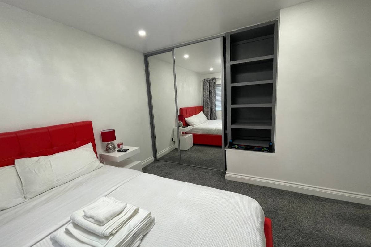 Spavaća soba 2, bračni krevet (širine 180 - 200 cm)