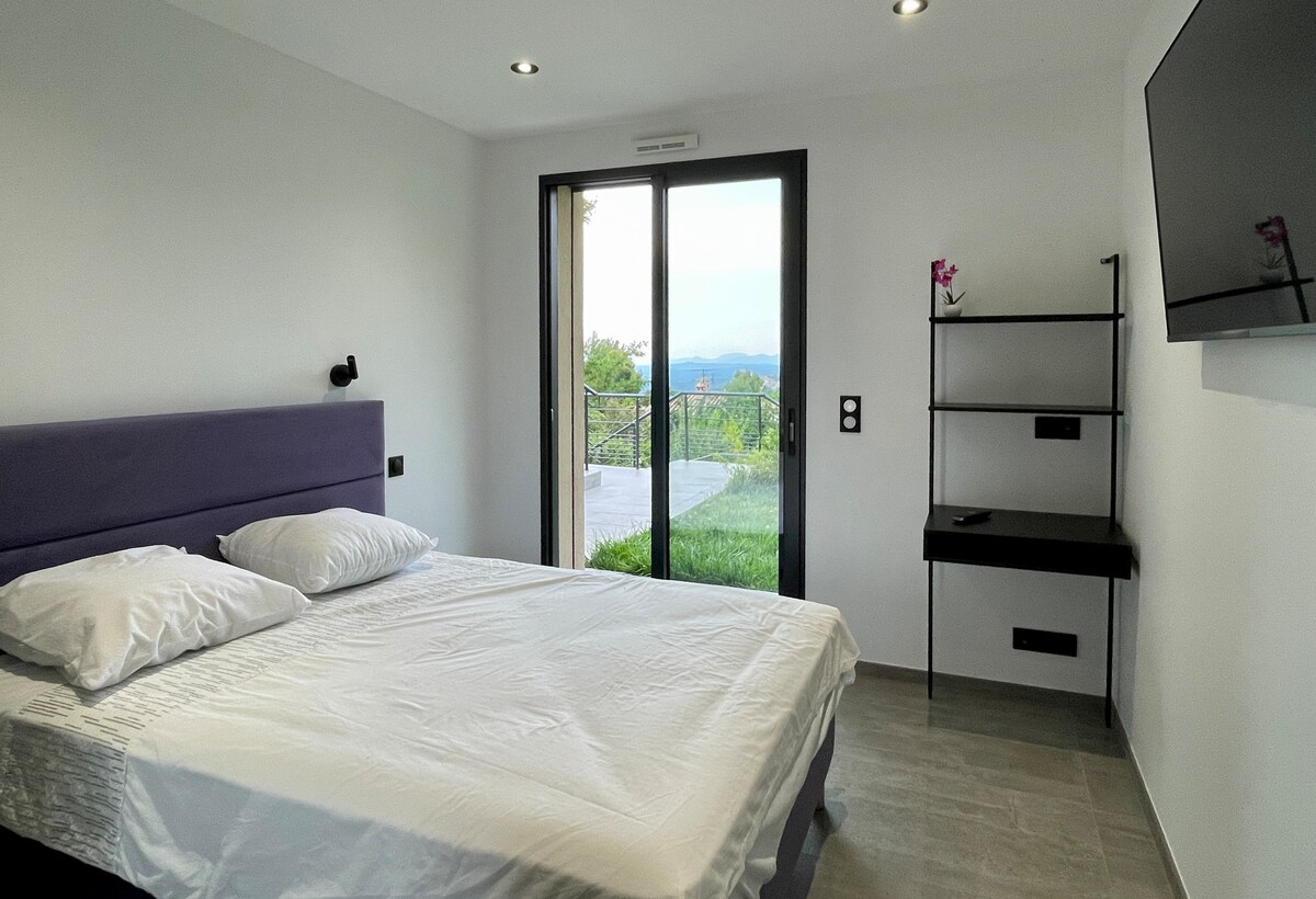 Slaapkamer met tweepersoonsbed