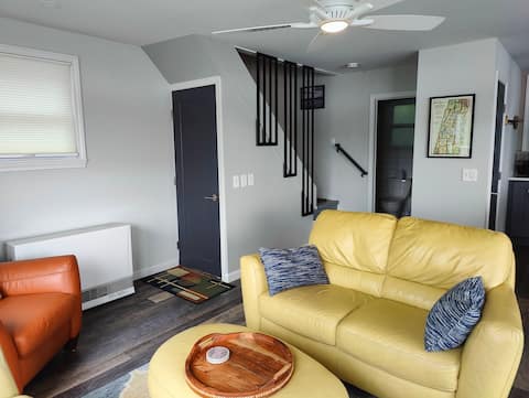 Top Airbnb: Pontoosuc Lakeshore in Pittsfield