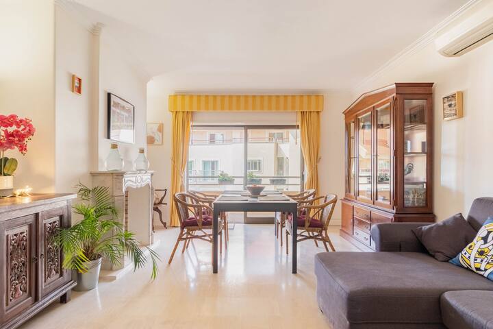 Spacious Cascais Home: Central + private parking gallery image 3