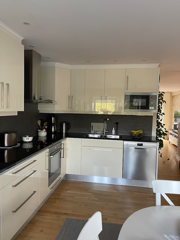 Mysigt Rum I Radhus - ÄLta - Stockholm