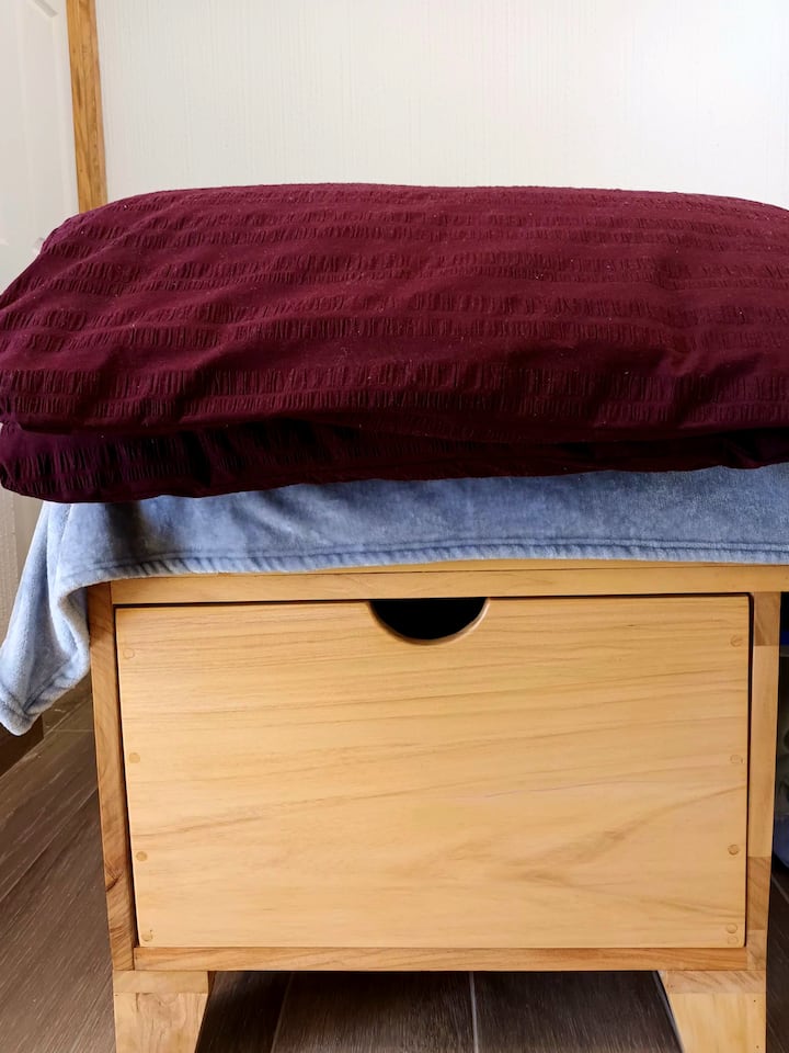 มีที่เก็บของเยอะมาก! ลิ้นชักนี้ยาวเท่าที่เตียงกว้าง และมีสองอย่าง!