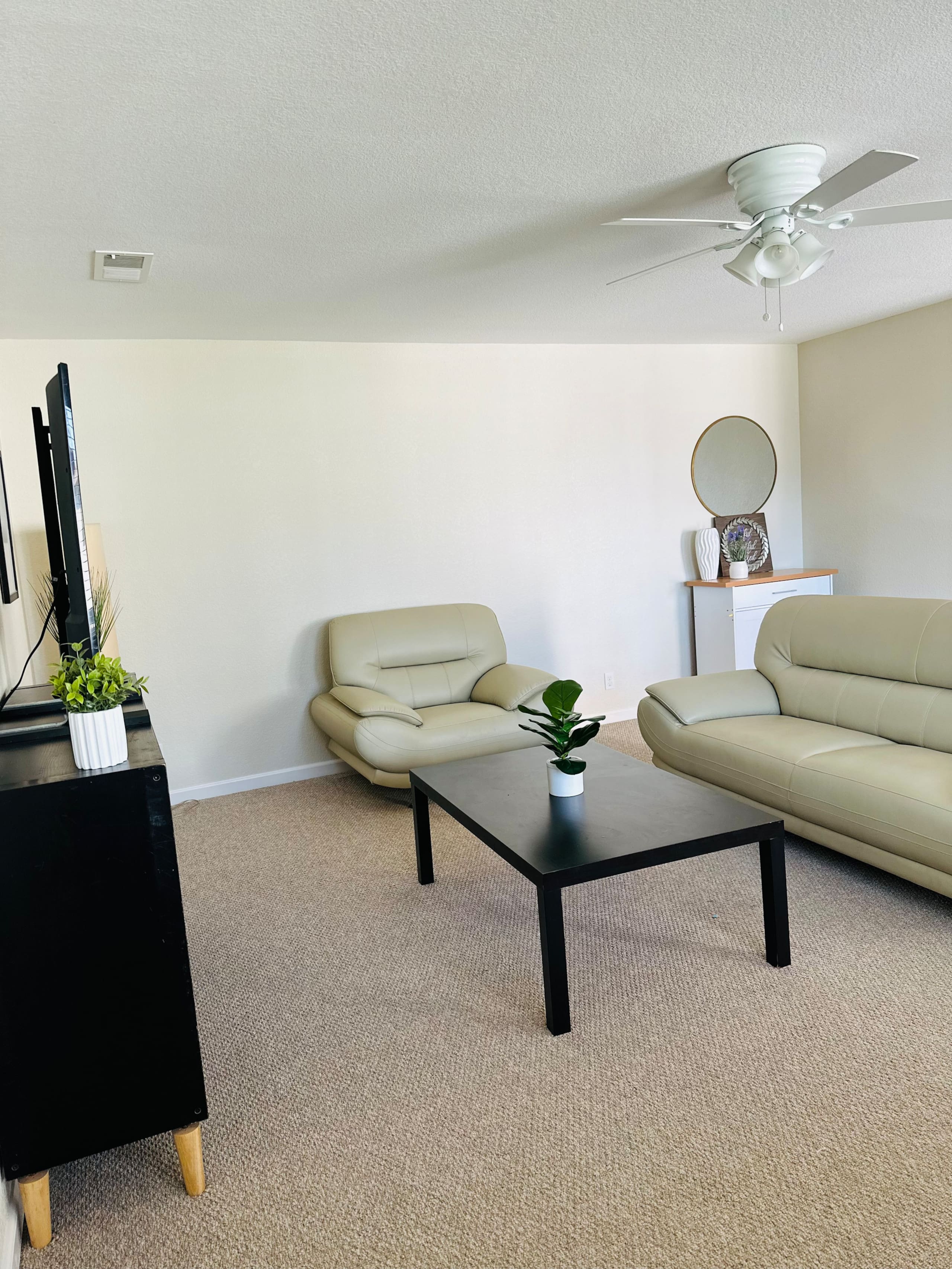 Quiet Modern Home Near Parks & Hospitals - Photo 5